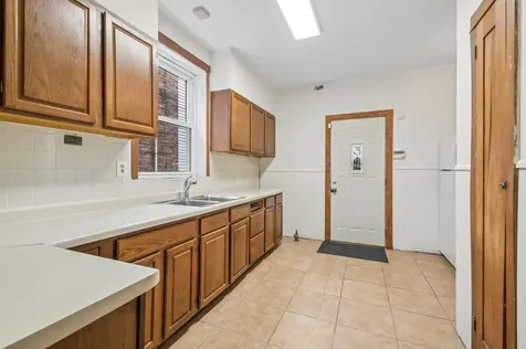2244 West Argyle Street Chicago IL 60625