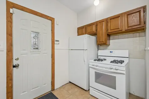 2244 West Argyle Street Chicago IL 60625