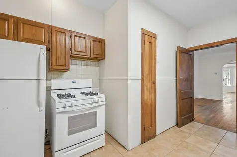 2244 West Argyle Street Chicago IL 60625