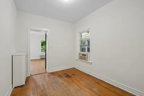 2244 West Argyle Street Chicago IL 60625