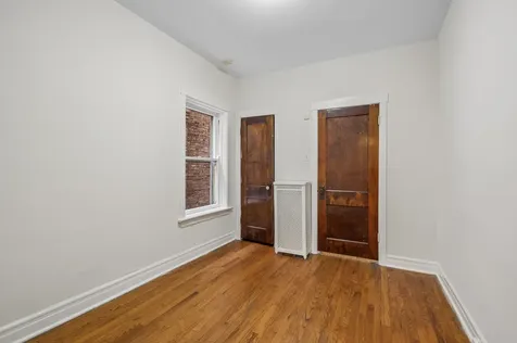 2244 West Argyle Street Chicago IL 60625