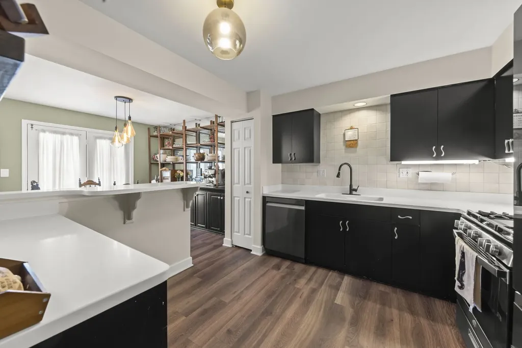 30W016 Redwood Court Warrenville IL 60555