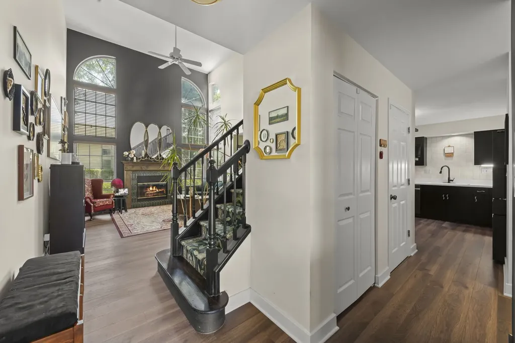 30W016 Redwood Court Warrenville IL 60555