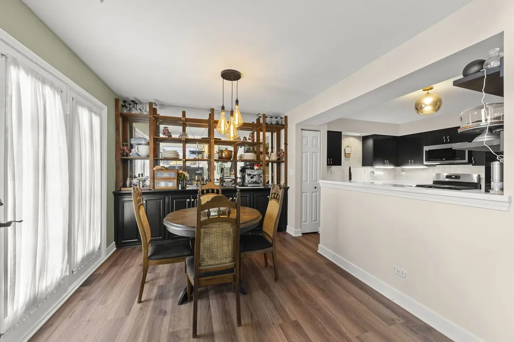 30W016 Redwood Court Warrenville IL 60555