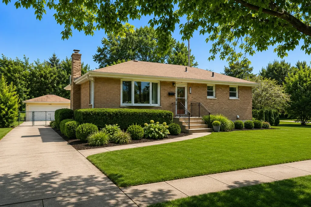 215 East Bryn Mawr Avenue Roselle IL 60172
