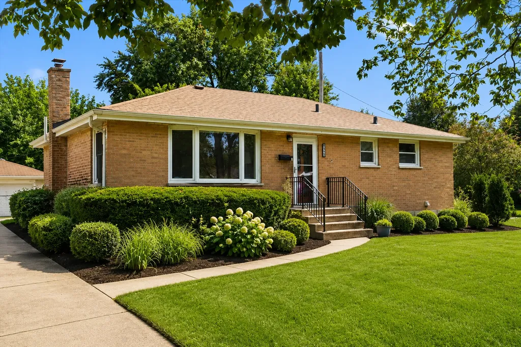 215 East Bryn Mawr Avenue Roselle IL 60172