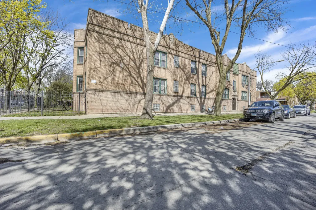 2442 North Kilbourn Avenue Chicago IL 60639