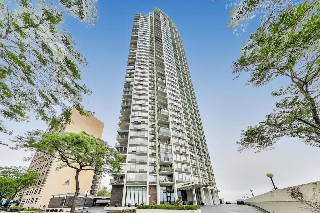 940 West Glenlake Avenue Chicago IL 60660