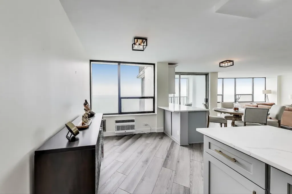940 West Glenlake Avenue Chicago IL 60660