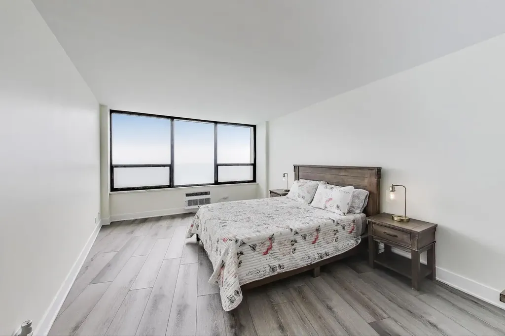 940 West Glenlake Avenue Chicago IL 60660