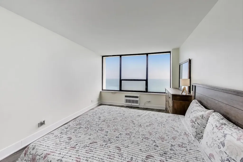 940 West Glenlake Avenue Chicago IL 60660