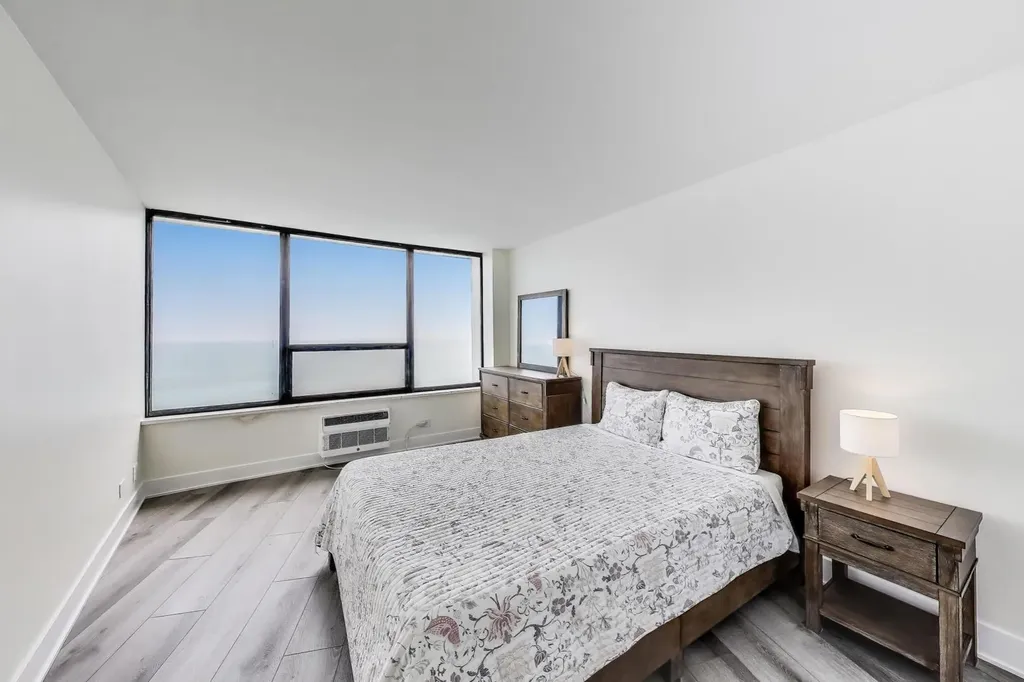 940 West Glenlake Avenue Chicago IL 60660