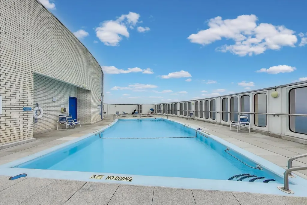 940 West Glenlake Avenue Chicago IL 60660