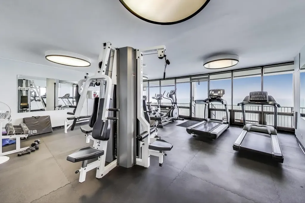 940 West Glenlake Avenue Chicago IL 60660