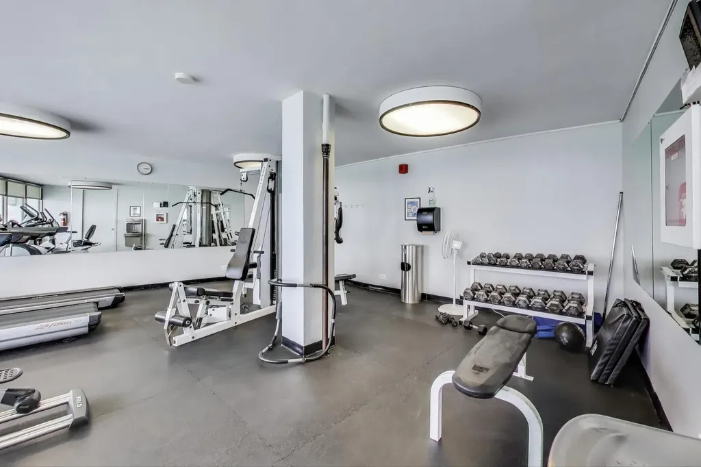 940 West Glenlake Avenue Chicago IL 60660
