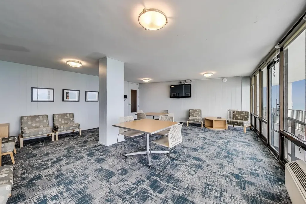 940 West Glenlake Avenue Chicago IL 60660