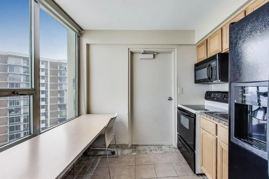940 West Glenlake Avenue Chicago IL 60660