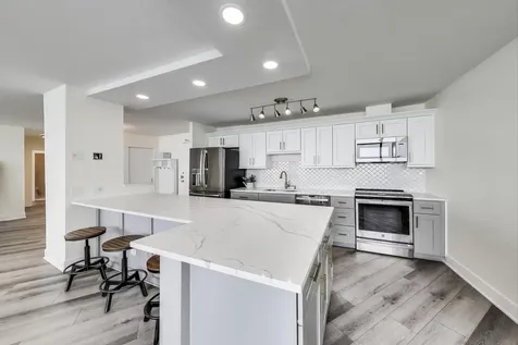 940 West Glenlake Avenue Chicago IL 60660