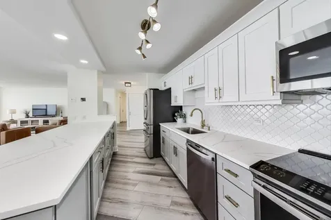940 West Glenlake Avenue Chicago IL 60660