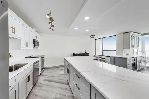 940 West Glenlake Avenue Chicago IL 60660