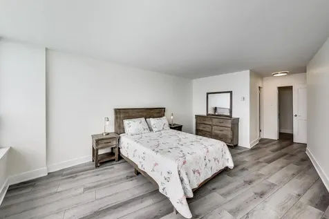 940 West Glenlake Avenue Chicago IL 60660