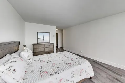 940 West Glenlake Avenue Chicago IL 60660
