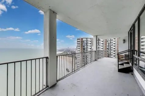 940 West Glenlake Avenue Chicago IL 60660