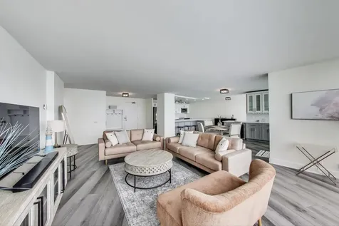 940 West Glenlake Avenue Chicago IL 60660