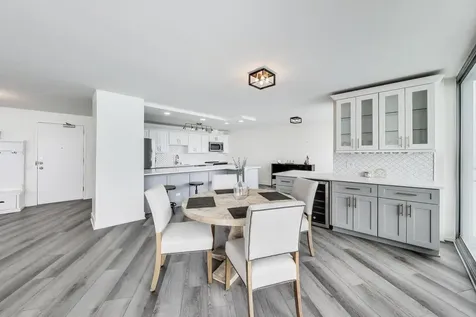 940 West Glenlake Avenue Chicago IL 60660