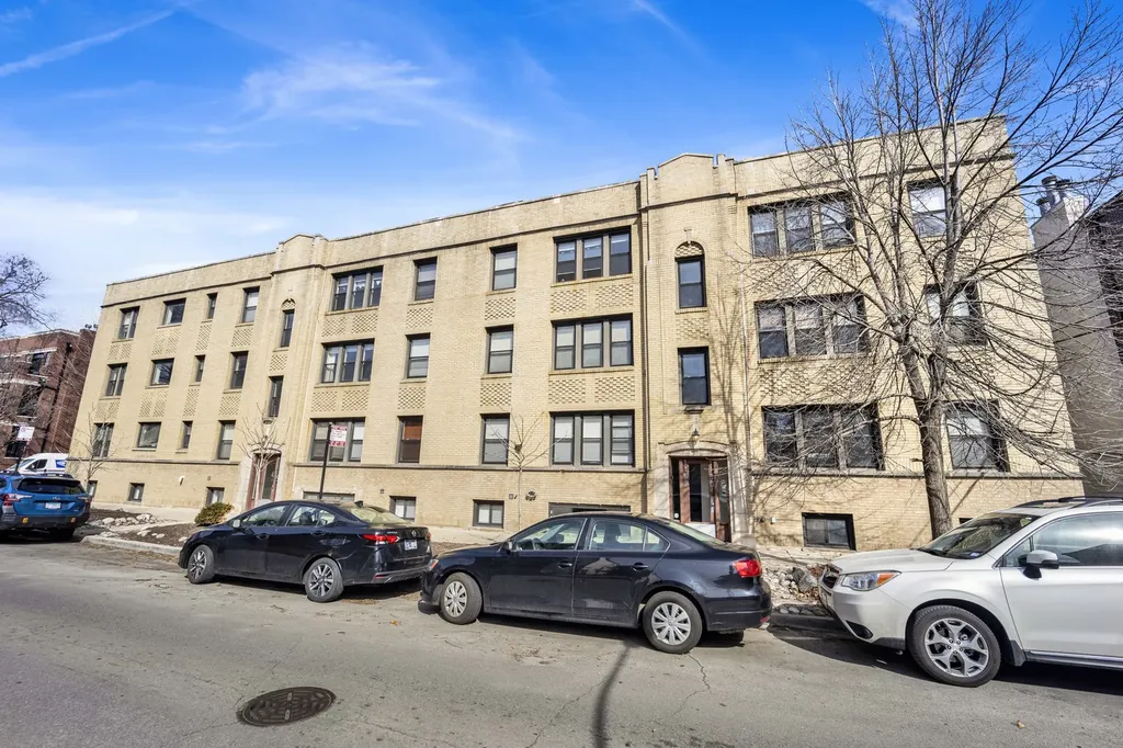 1152 West Cornelia Avenue Chicago IL 60657