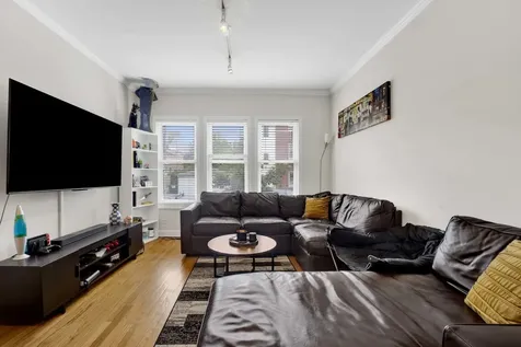 1152 West Cornelia Avenue Chicago IL 60657