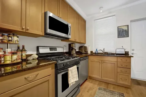 1152 West Cornelia Avenue Chicago IL 60657