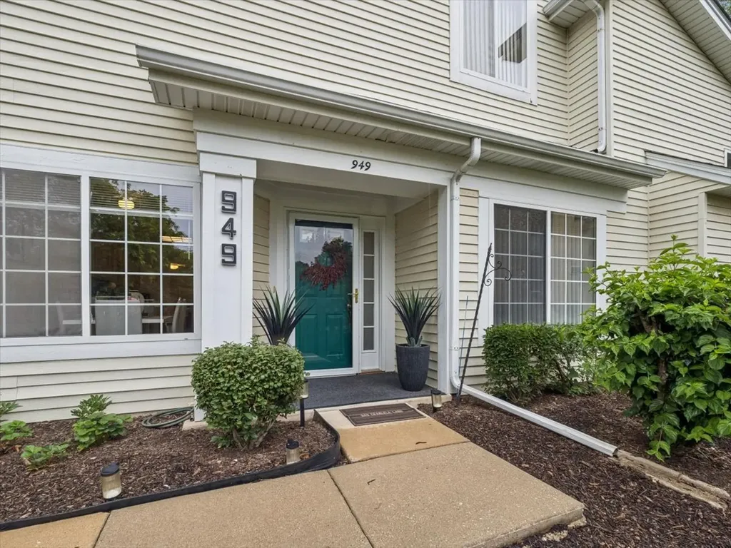 949 Charlela Lane Elk Grove Village IL 60007