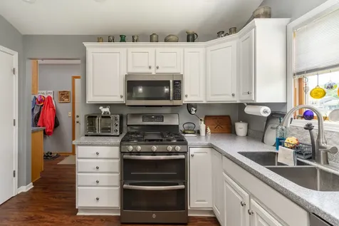 2738 Becker Drive Peru IL 61354