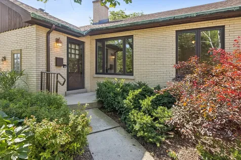 443 Shenstone Road Riverside IL 60546
