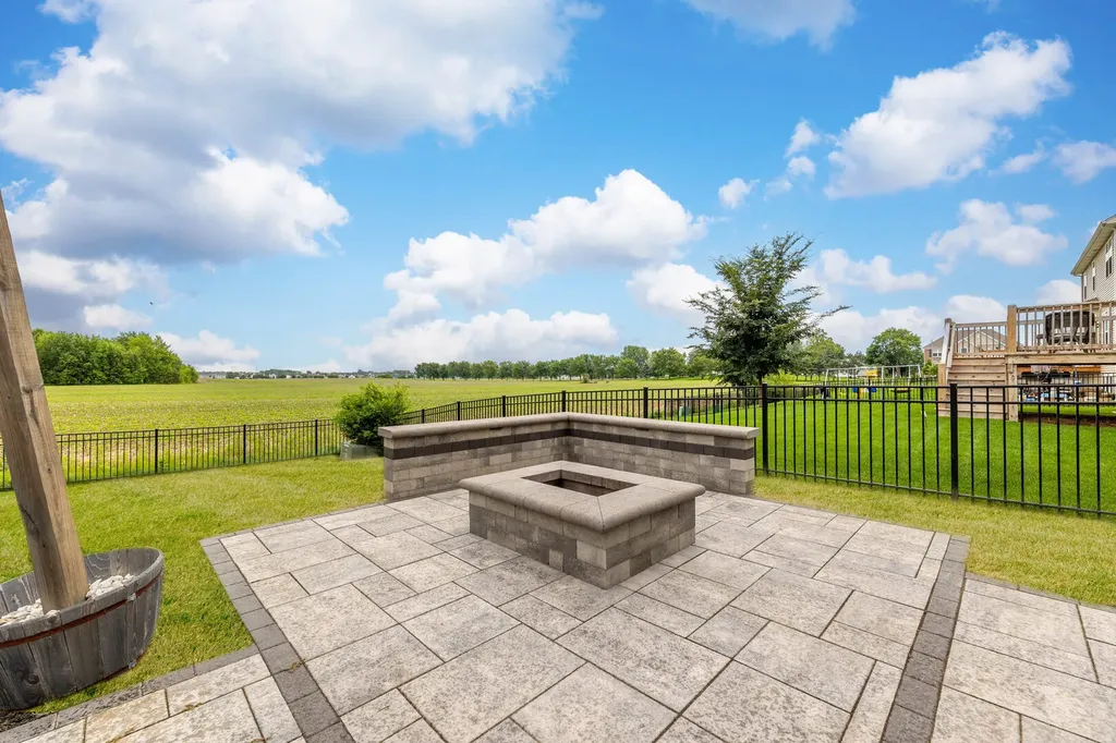 12333 South Prairie Ridge Lane Plainfield IL 60585