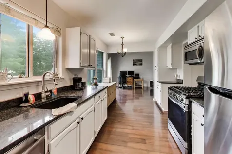 1240 Huntington Drive Mundelein IL 60060