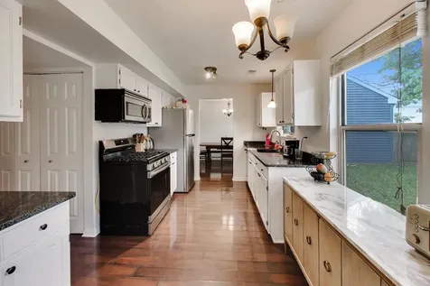 1240 Huntington Drive Mundelein IL 60060