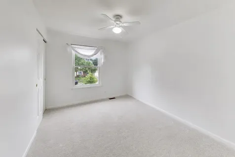 1240 Huntington Drive Mundelein IL 60060