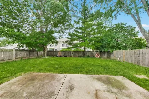 1240 Huntington Drive Mundelein IL 60060