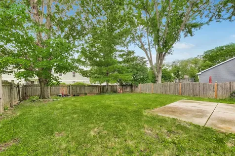 1240 Huntington Drive Mundelein IL 60060