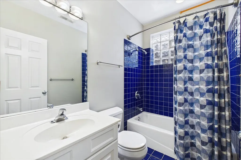 4315 North Richmond Street Chicago IL 60618