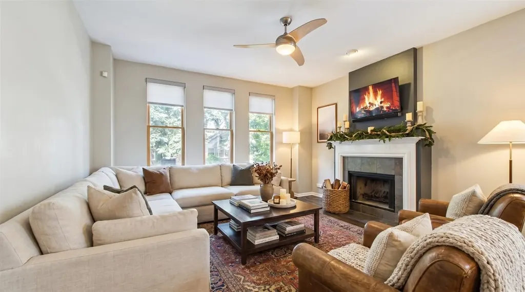 4315 North Richmond Street Chicago IL 60618