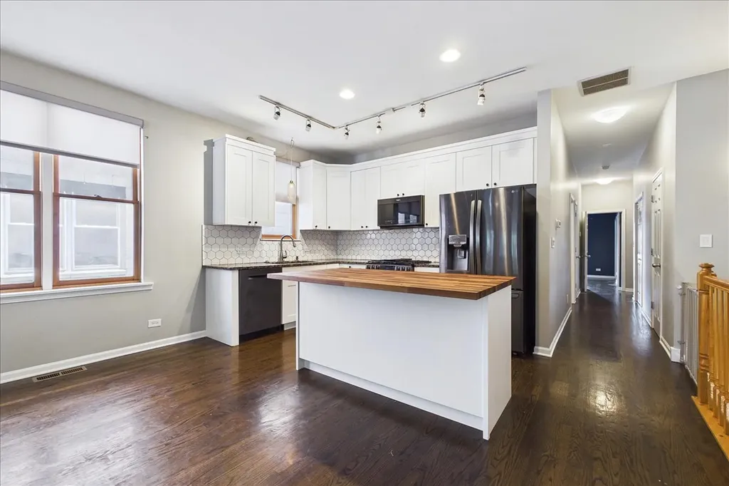 4315 North Richmond Street Chicago IL 60618