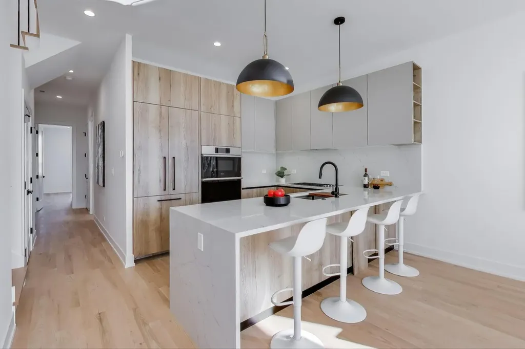 5428 North Winthrop Avenue Chicago IL 60640
