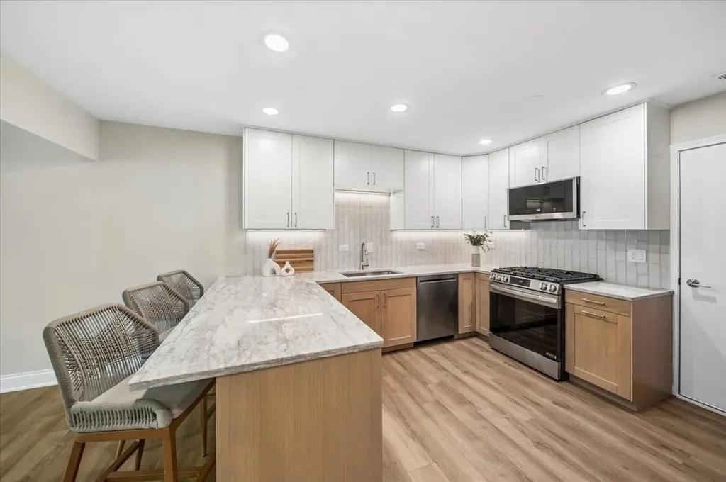 1933 Town Drive Naperville IL 60565