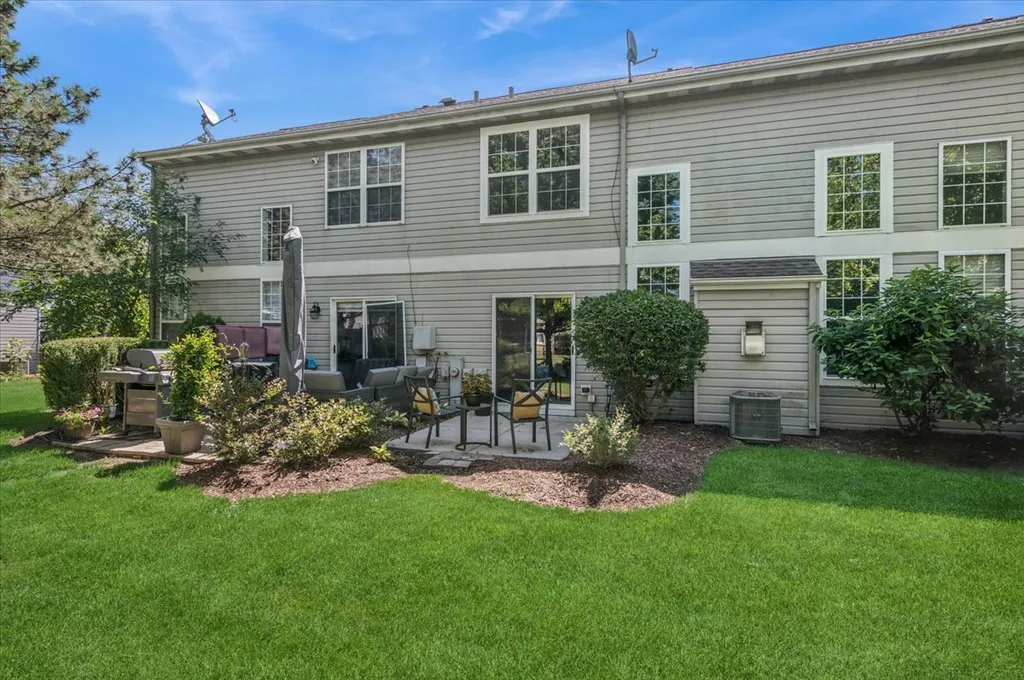 1933 Town Drive Naperville IL 60565