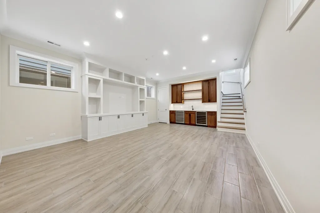 4616 North Claremont Avenue Chicago IL 60625