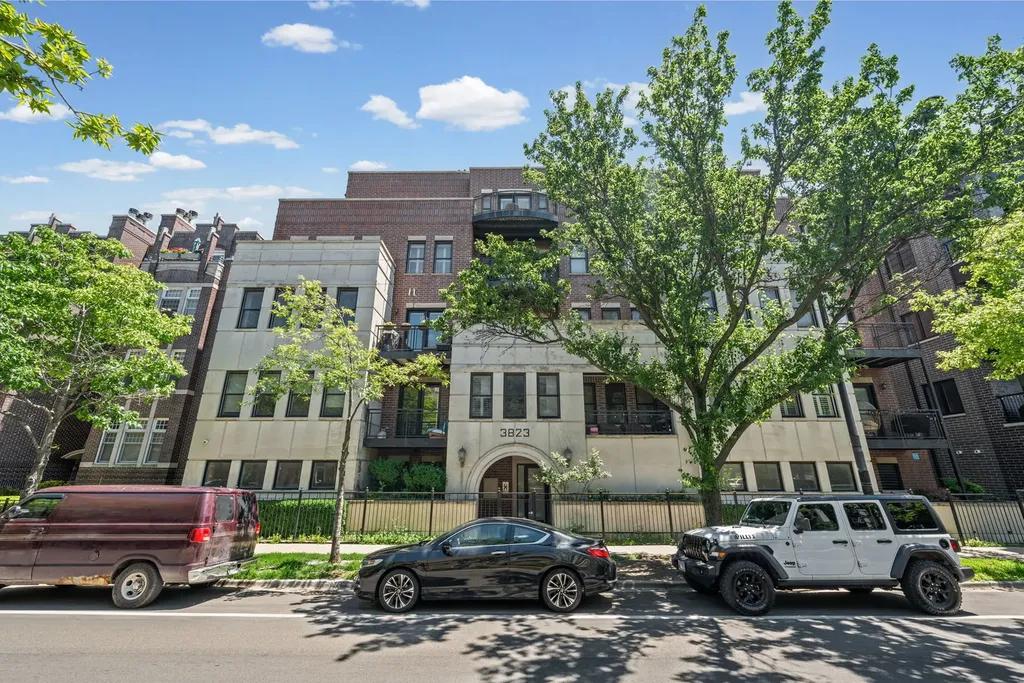 3823 North Ashland Avenue Chicago IL 60613