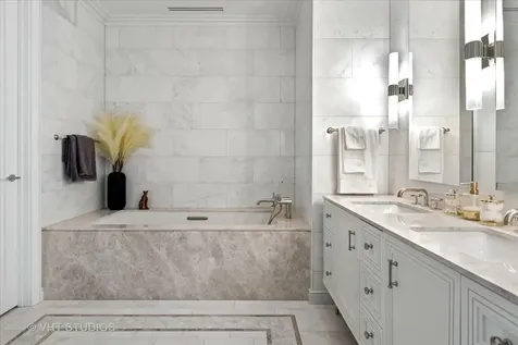 435 North Michigan Avenue Chicago IL 60611